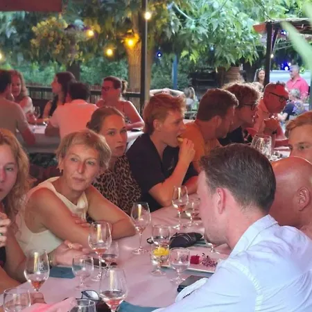 Kemp Mobil Confortable Avec Terrasse Pour 4 Personnes - Api-1-52-1678 *